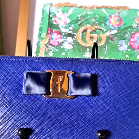 Salvatore Ferragamo Vara Long Zip EUC - Picture 3 of 17